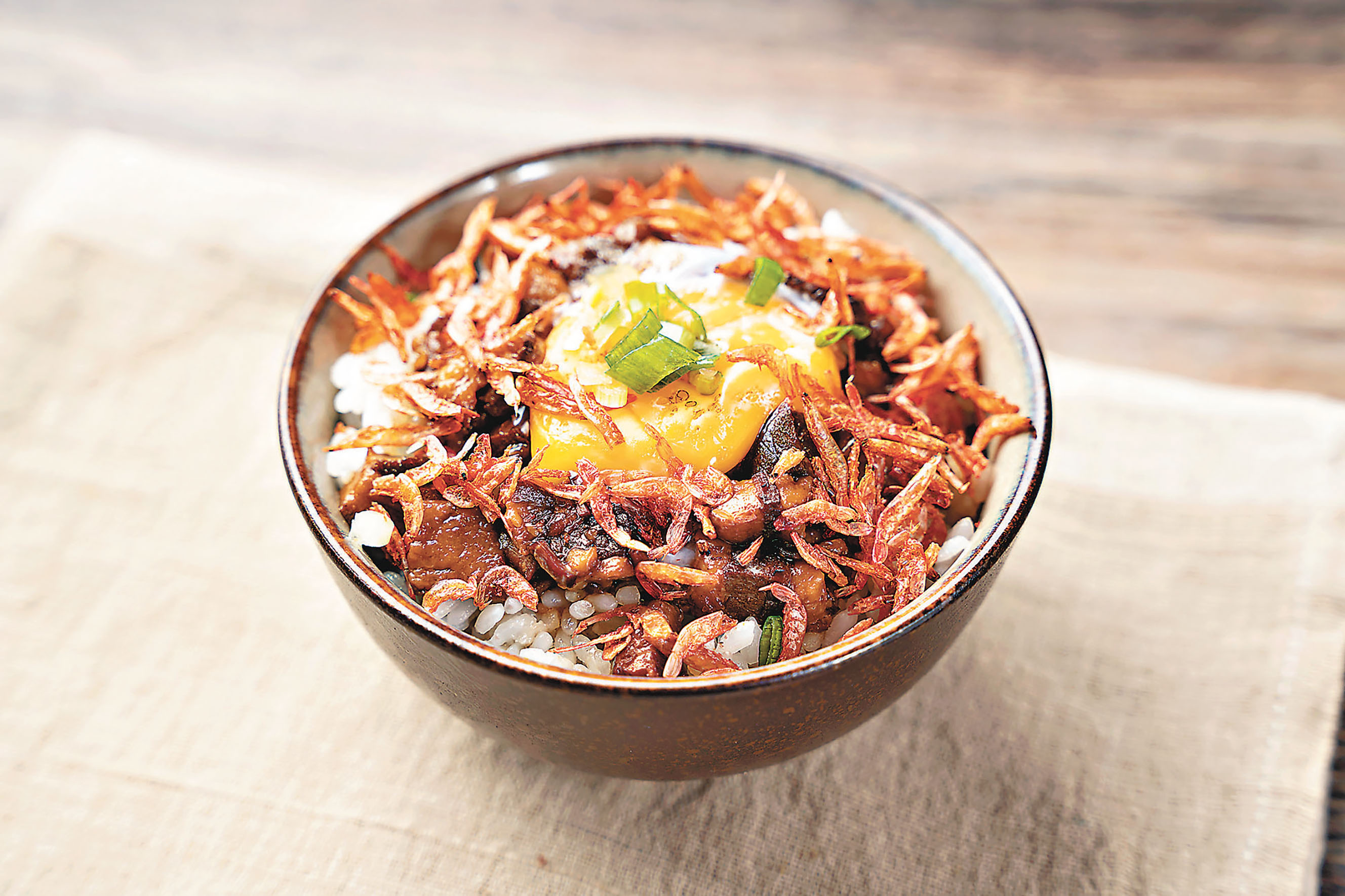 ■櫻花蝦滷肉飯風味獨特。