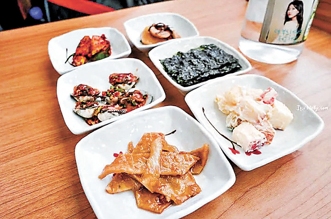 ■「韓女士醬油蟹店」附上6道韓國小菜。