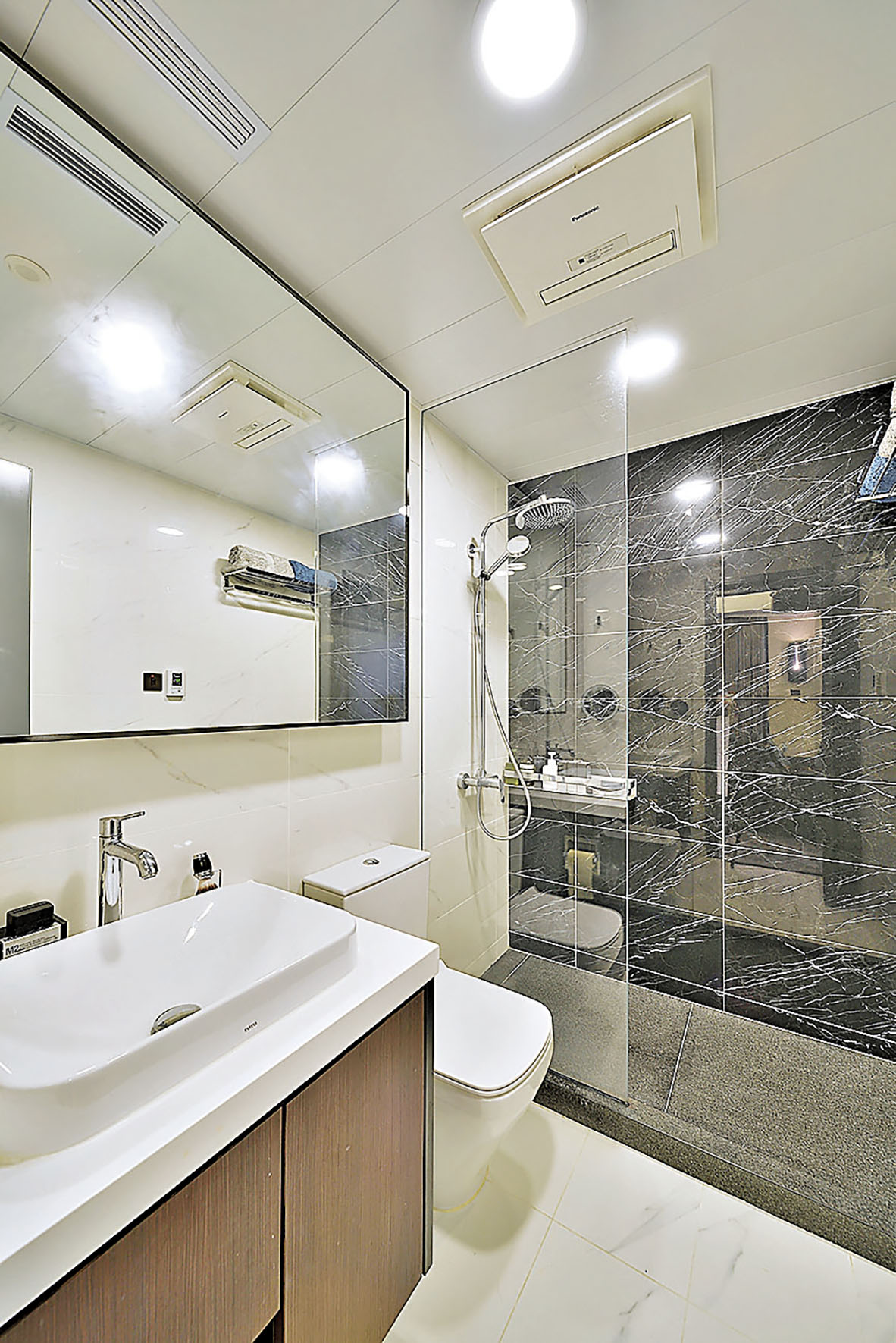 ■酒店式浴室設計，採用淋浴間。