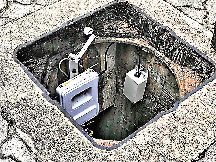 ■沙井安裝的無線探測裝置，可監測沙井內所含的各種有毒氣體。 資料圖片
