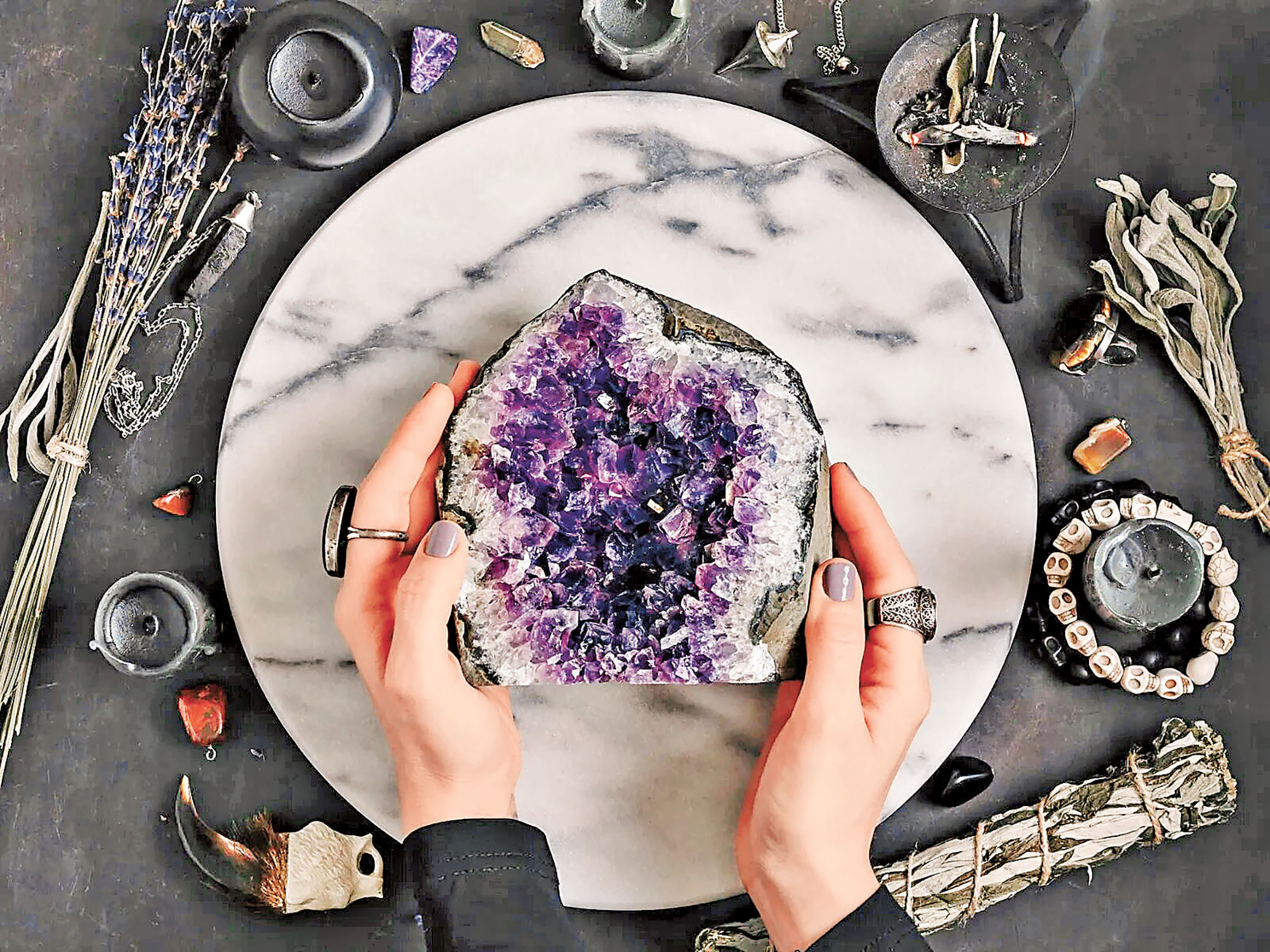 ■常見於家中擺飾的紫水晶洞可增財運。