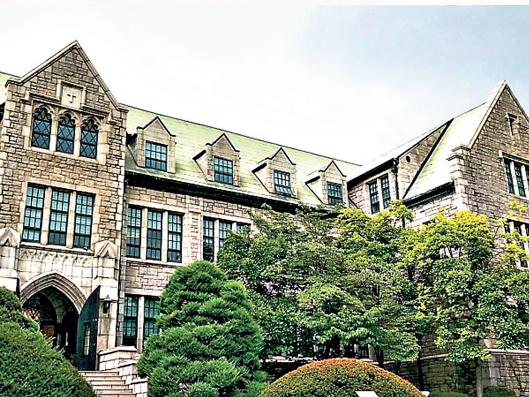 ■梨大校內的一座基督教教堂，現已改作大禮堂。