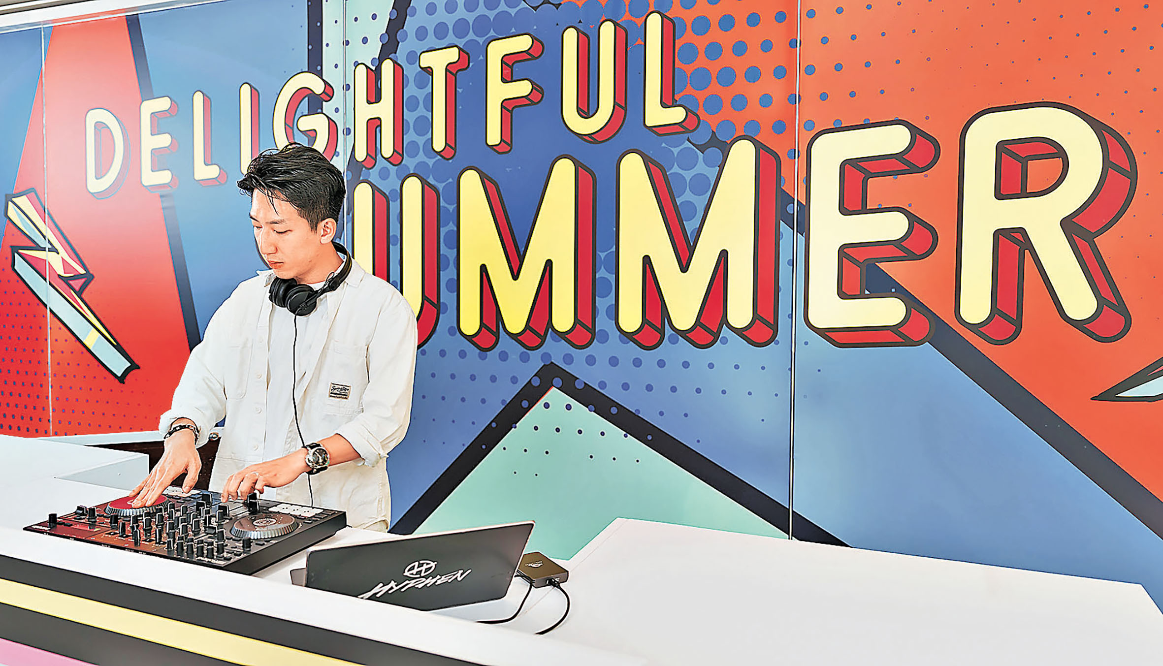 ■城中著名DJ為商場注入動感節奏。