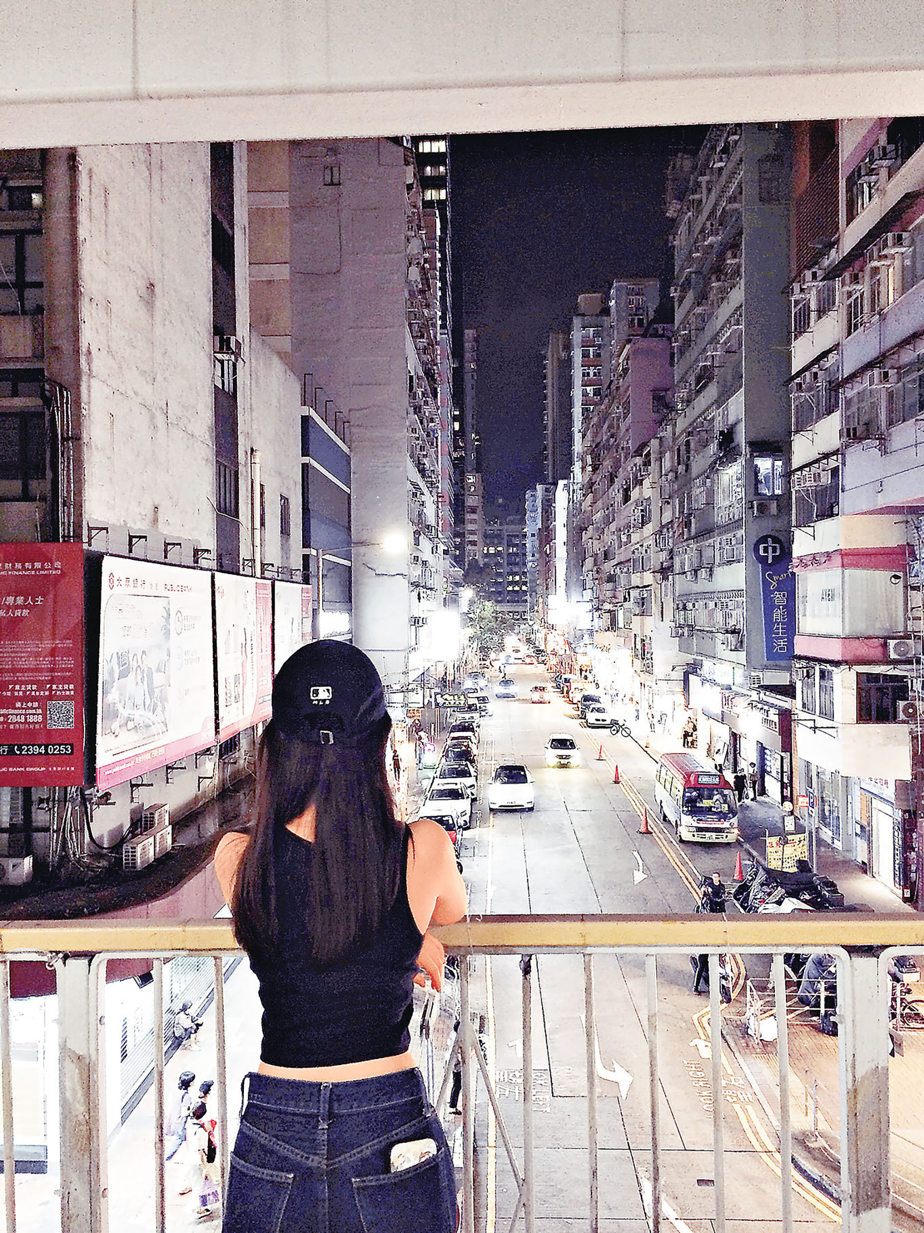 ■在旺角行人天橋能一覽街頭風景。
