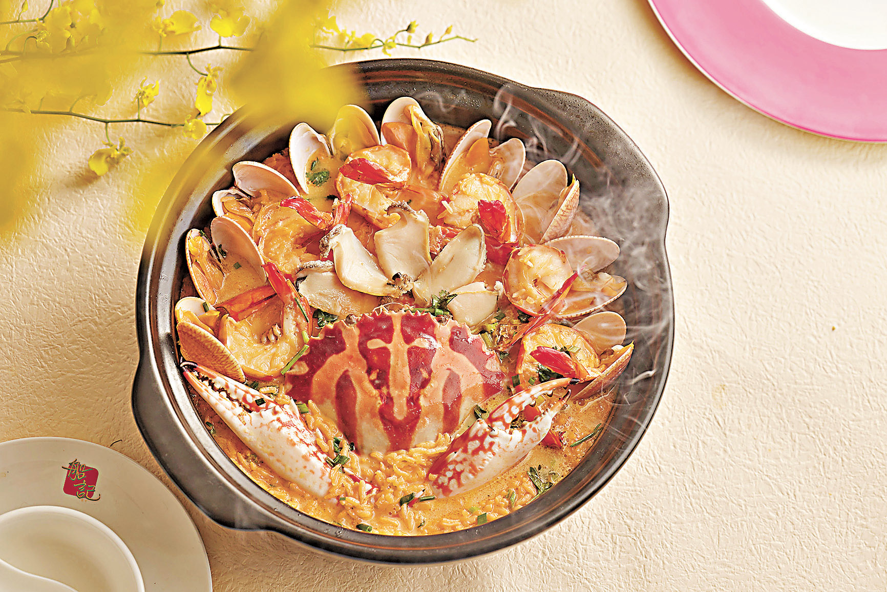 ■潮汕海鮮砂鍋粥。