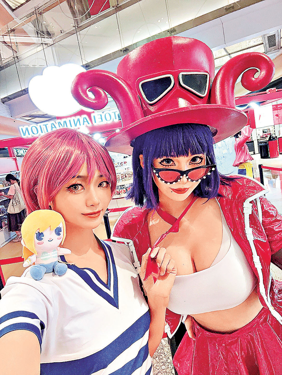 ■《海賊王》的貝洛·貝蒂（右）與娜美鬥搶Fo。