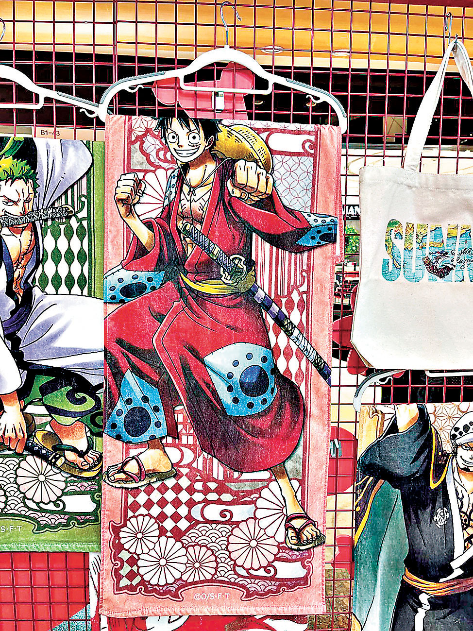 ■超大條《海賊王》路飛浴巾賣¥129，值得珍藏。