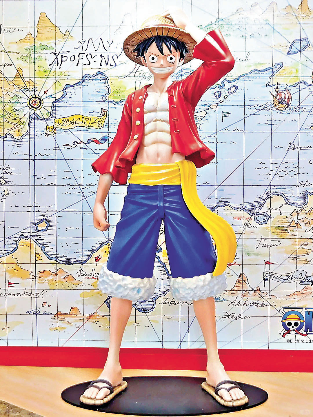 ■路飛擺出招牌甫士，吸引動漫迷排隊打卡。