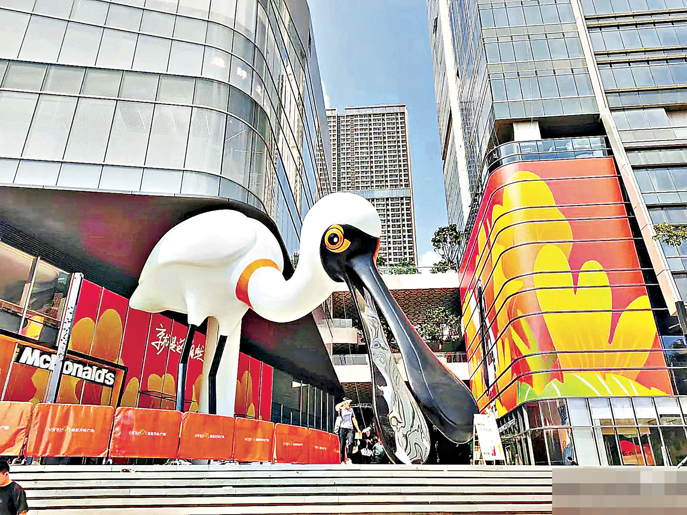 ■坂田萬科廣場地標好易認。