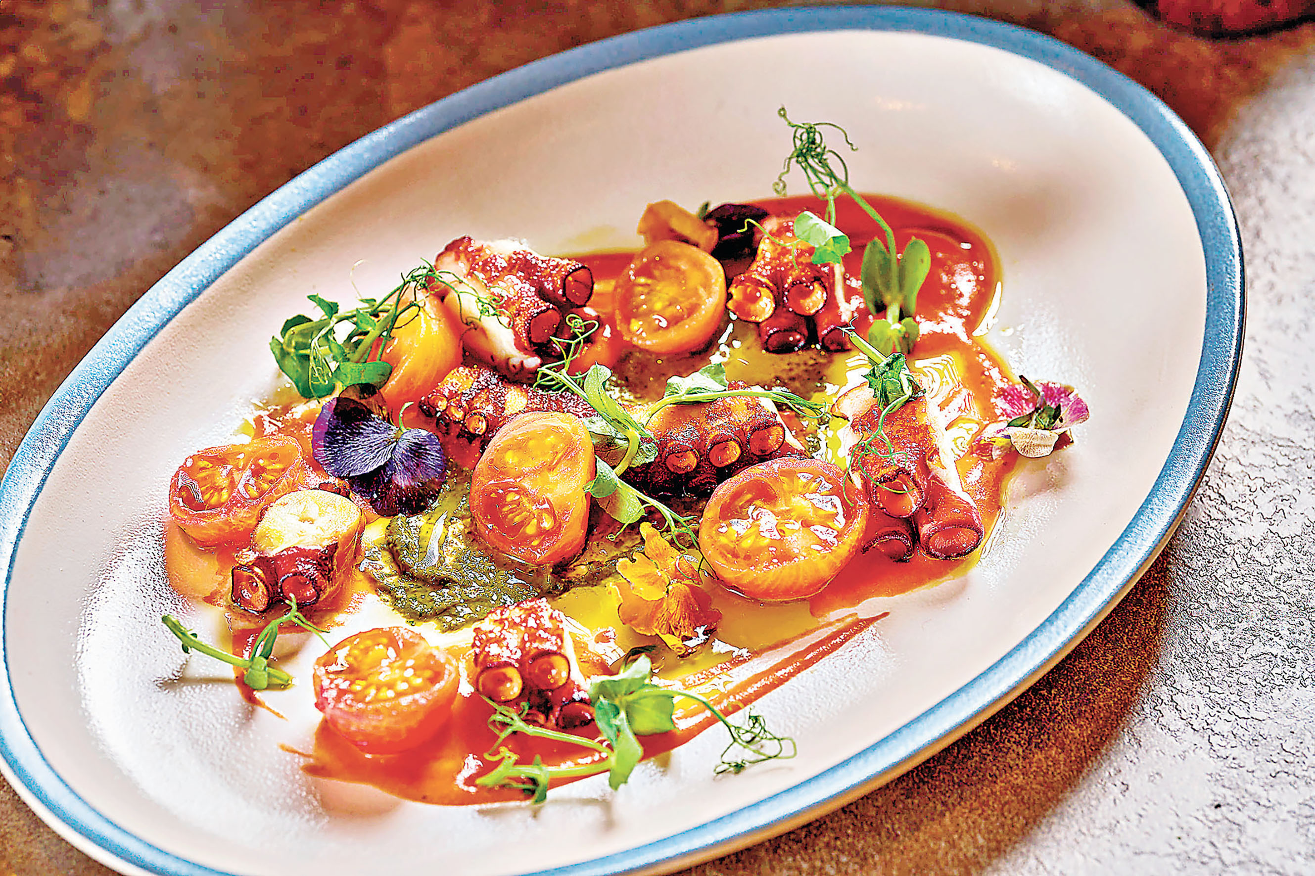 ■烤地中海八爪魚伴青莎莎、車厘茄及鮮番茄醬。