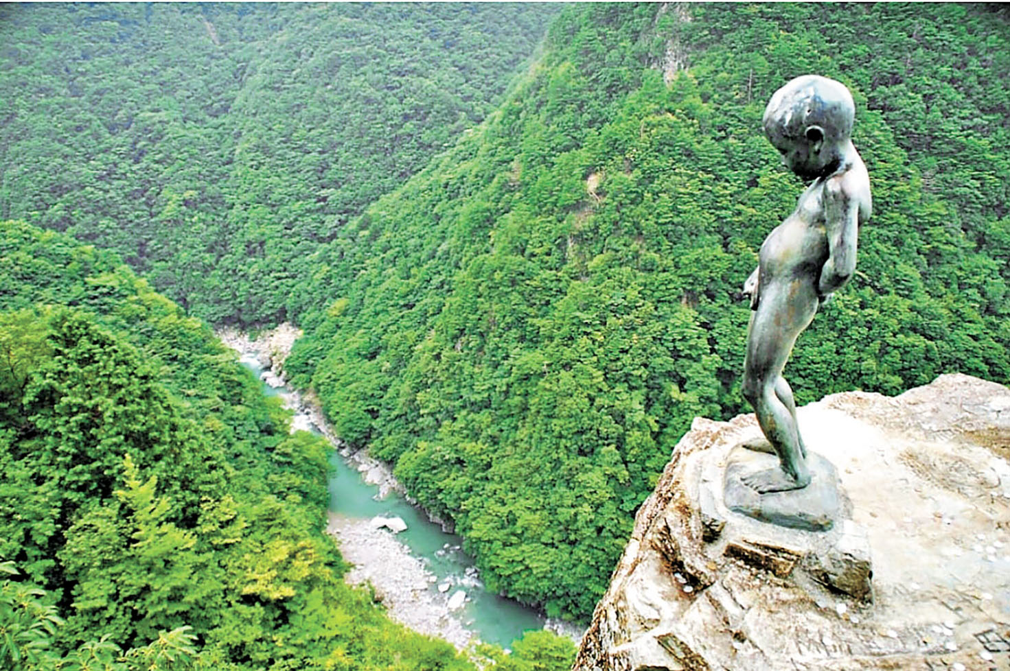 ■祖谷溪山谷上的小便小僧。