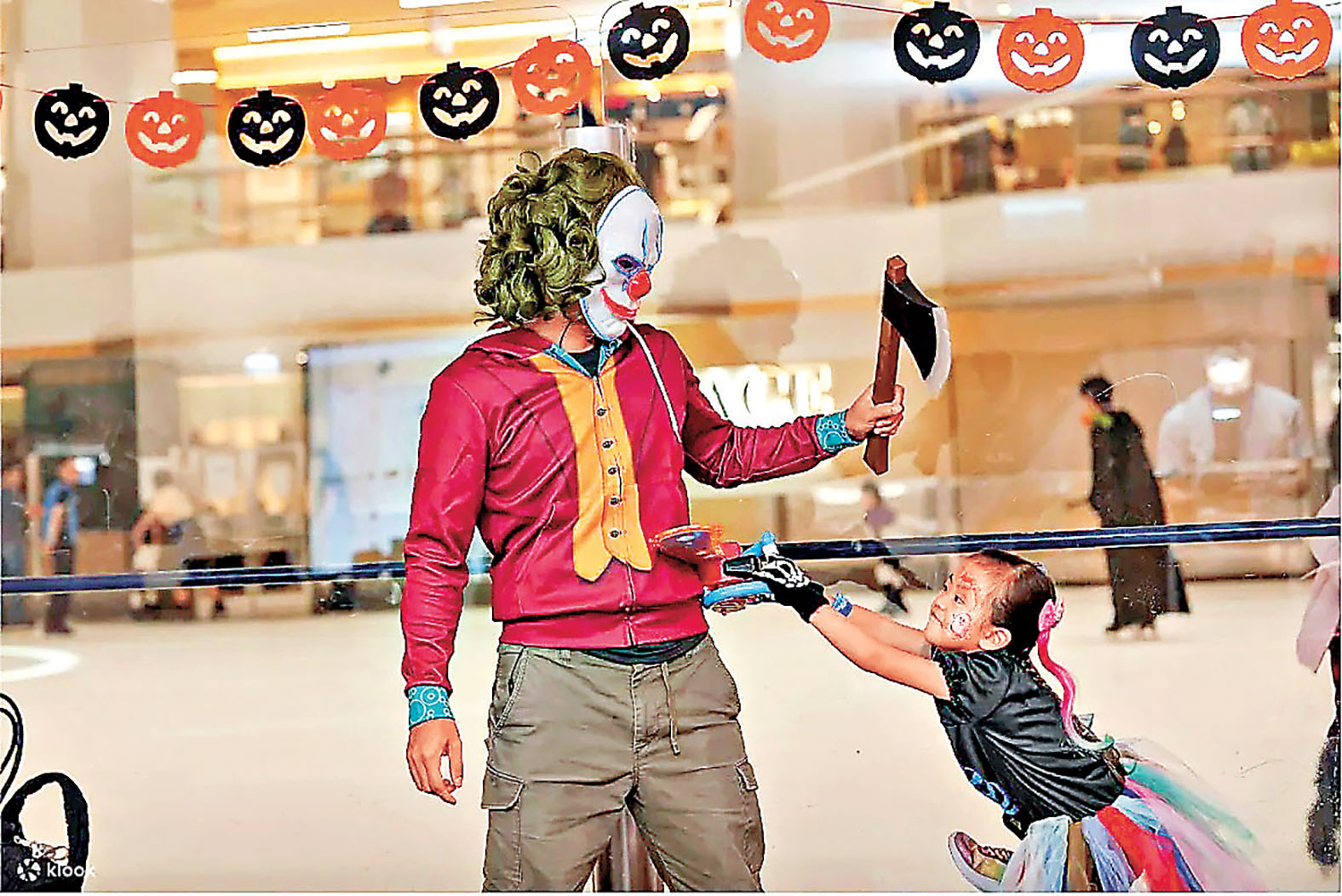 ■小丑角色頗受小朋友歡迎。