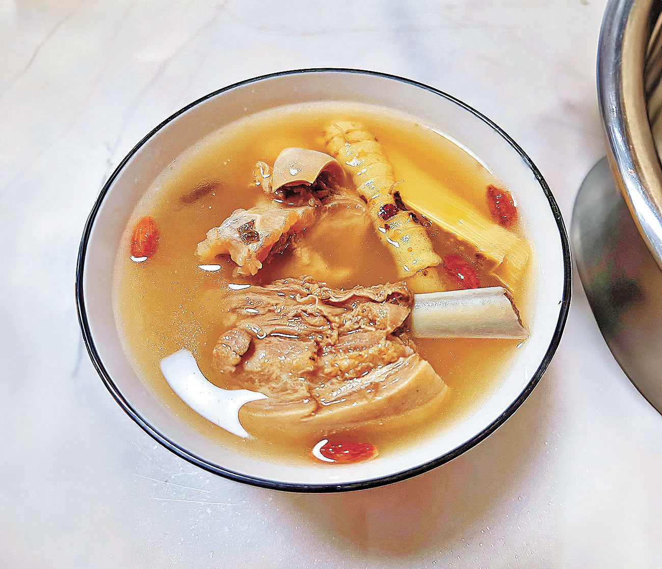 ■羊肉湯暖胃。