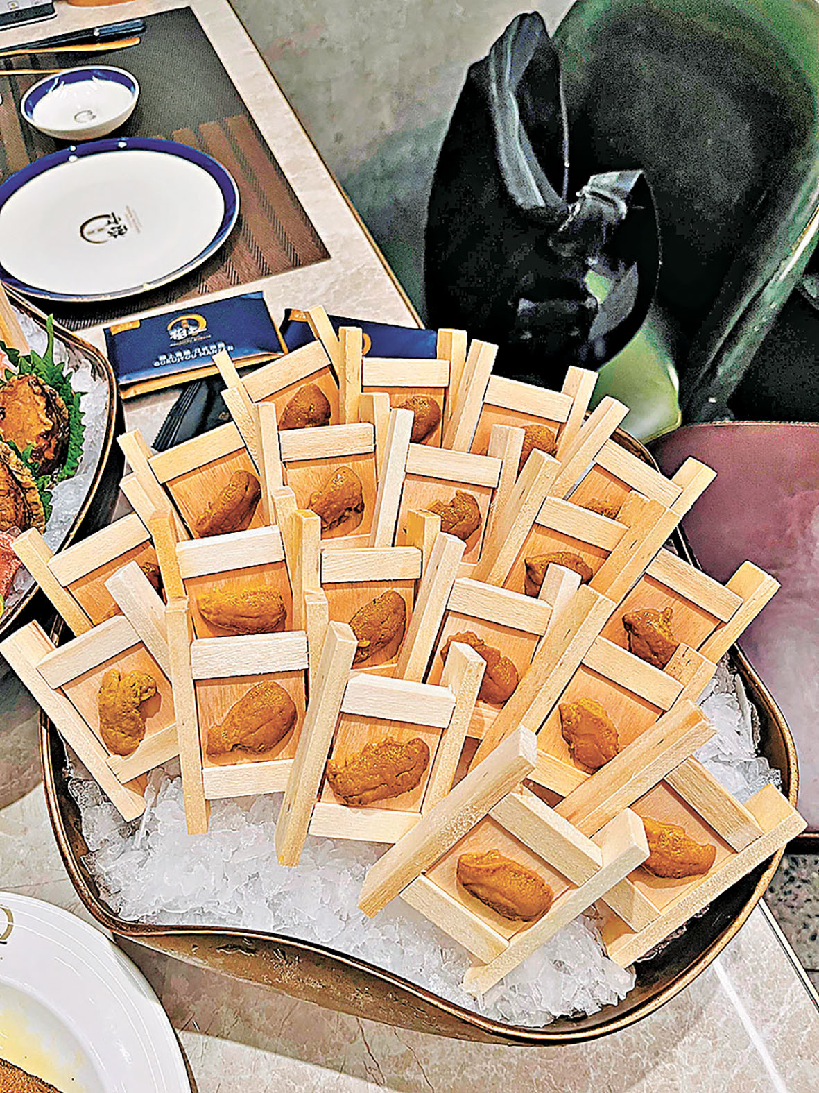 ■海膽水潤有光澤，令人忘記膽固醇超標。