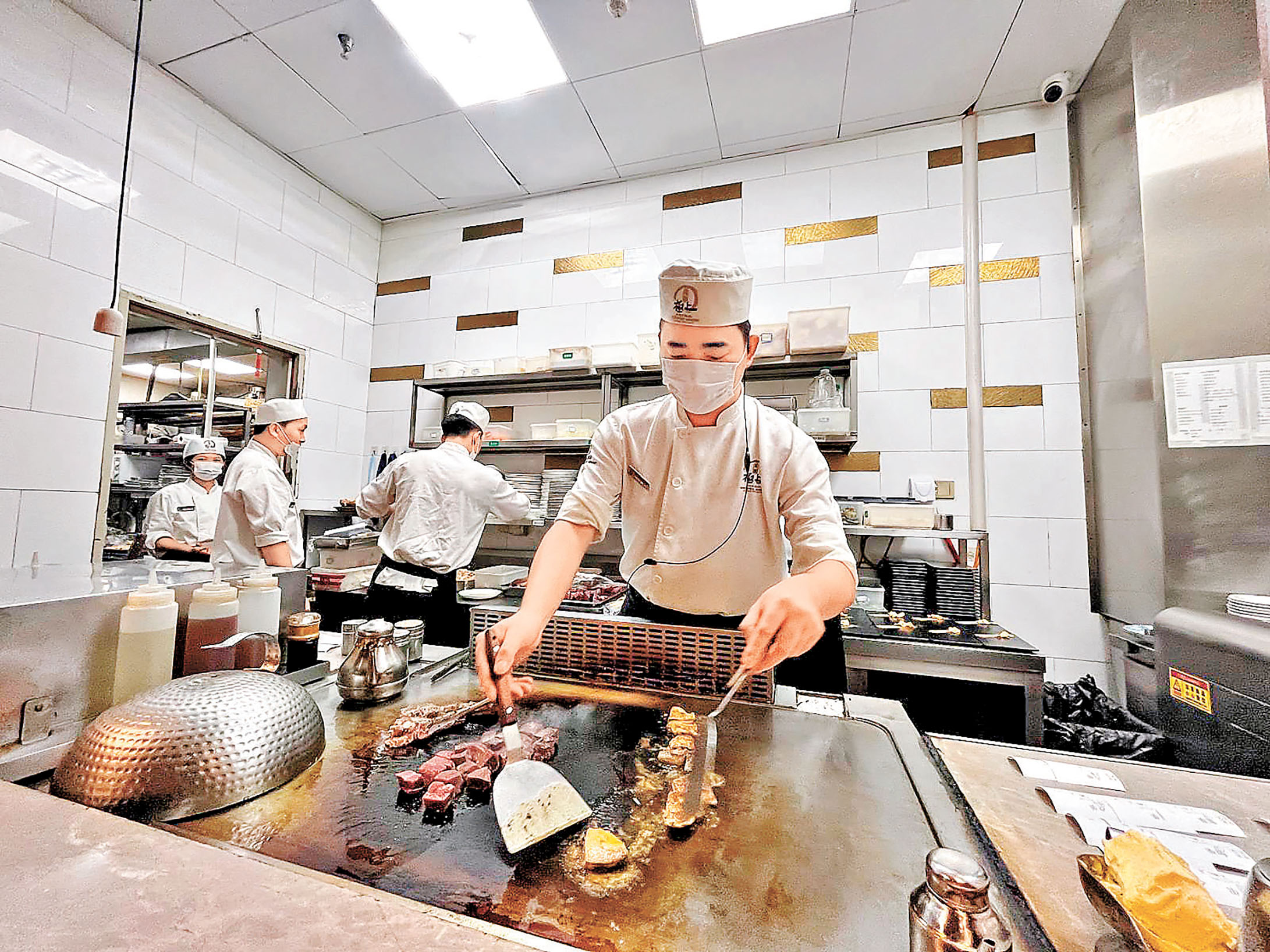 ■各款鐵板燒皆由師傅即叫即做，超有鑊氣。