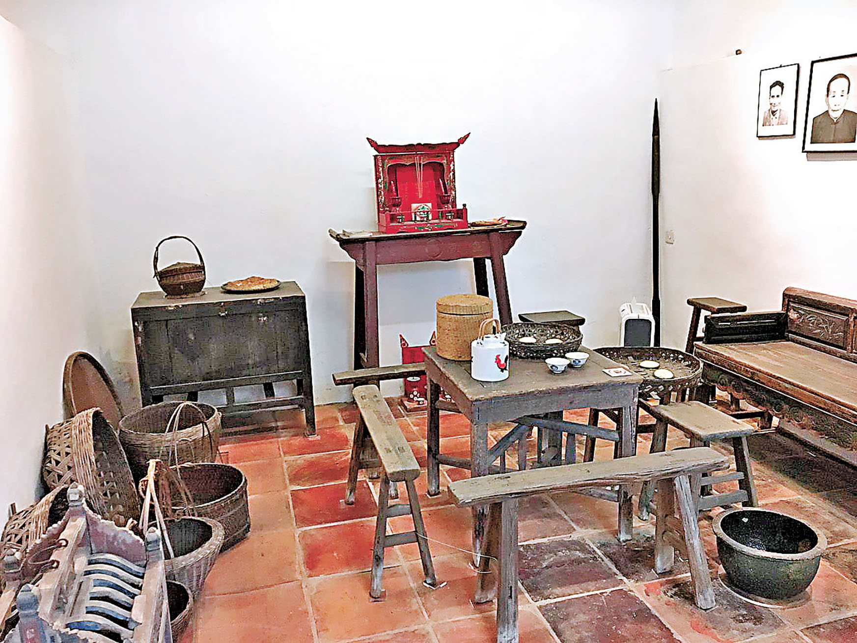 ■羅屋民俗館放有傢俬、農具、日用品等展品。