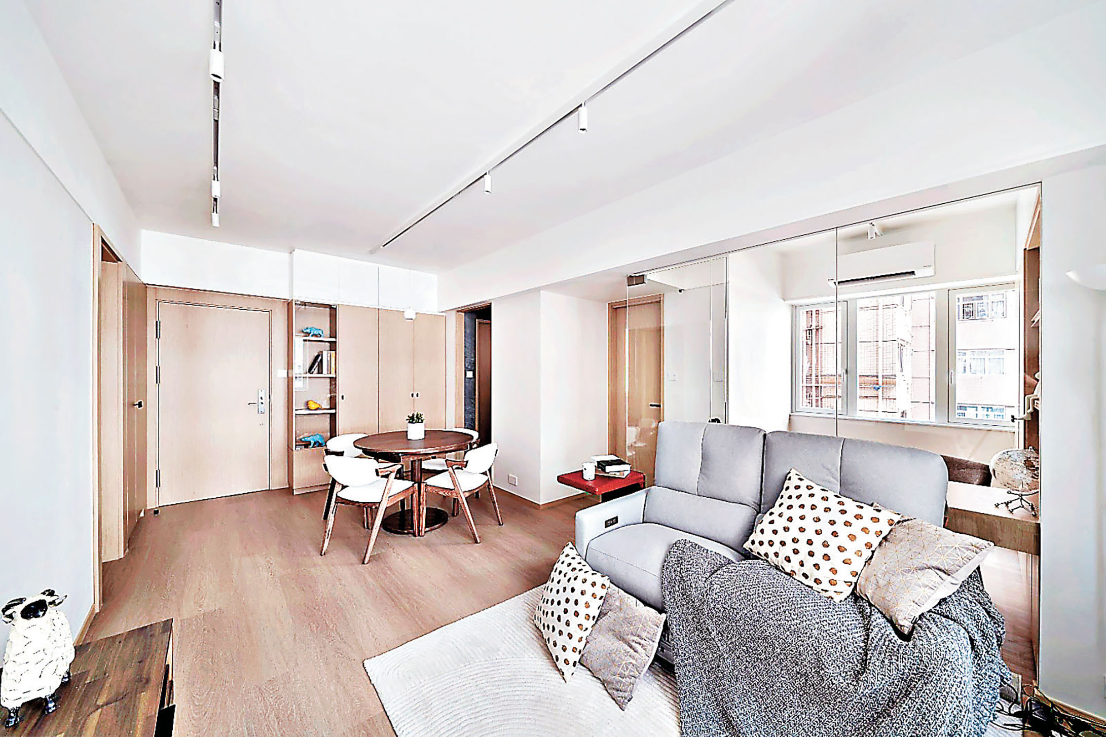 ■客飯廳涇渭分明。