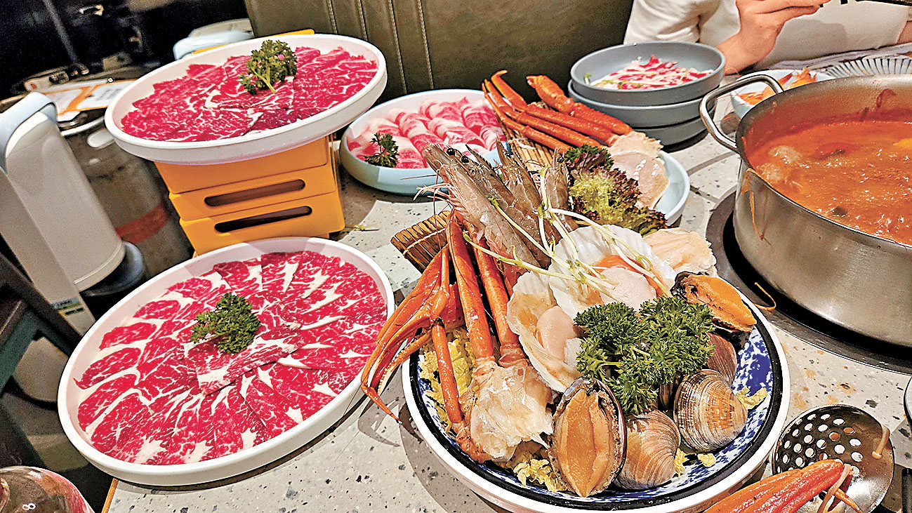 ■一鍋堂第五級放題包括真手切牛肉、松葉蟹腳，十分豪邁。