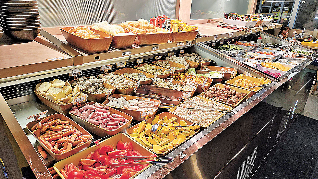 ■自助吧有各式丸類、炸物和小食。