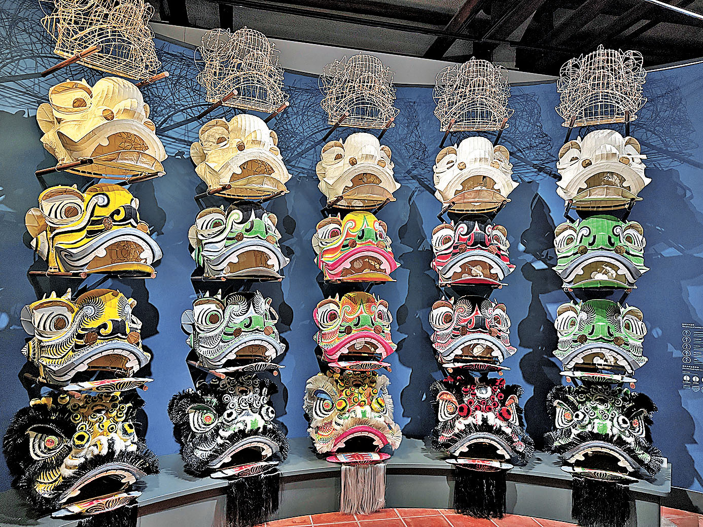 ■「三棟屋博物館」內展示了醒獅非遺文化。