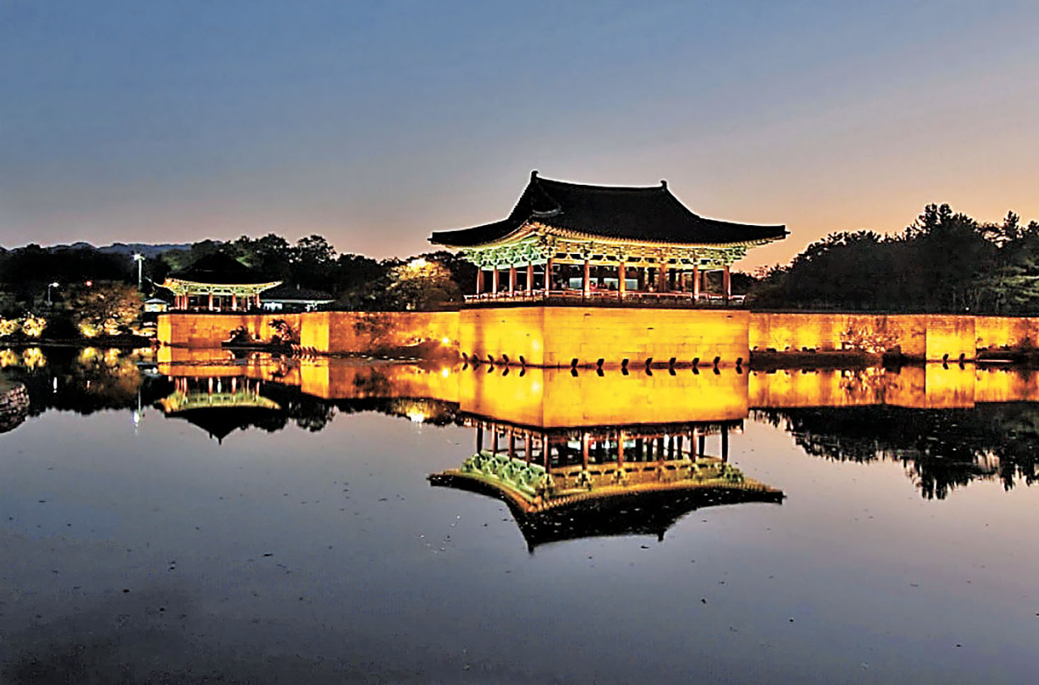 ■雁鴨池乃韓劇宮的拍攝場地，夜景醉人。