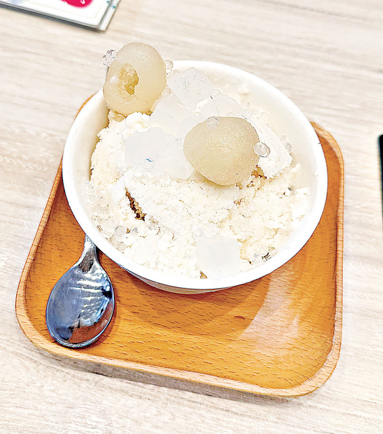 ■聰嫂以招牌龍眼椰果冰起家。