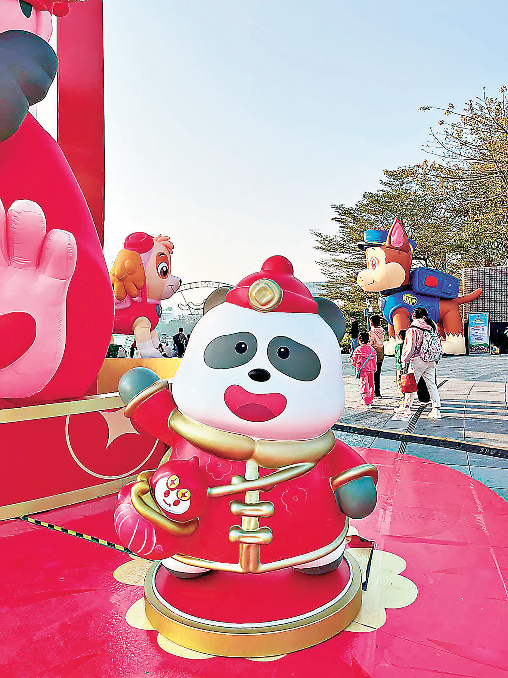 ■小熊貓尼可應節以新年look示人。