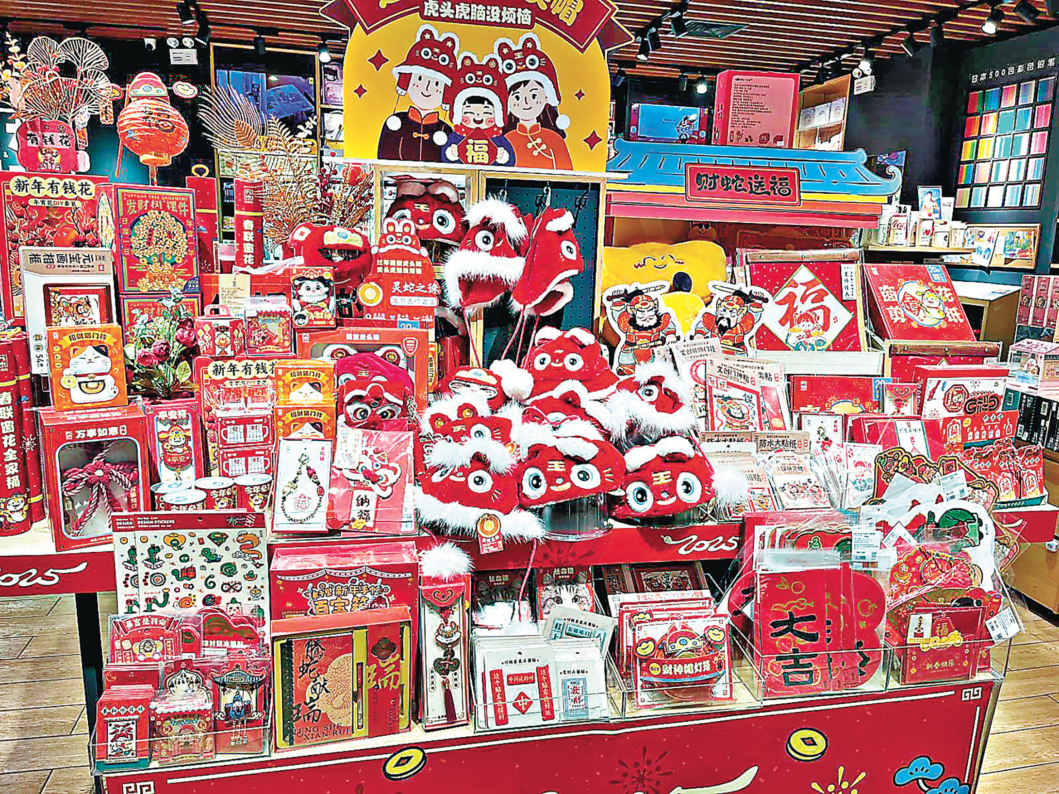 ■商場內的店舖有不少新年飾品等大家選購。
