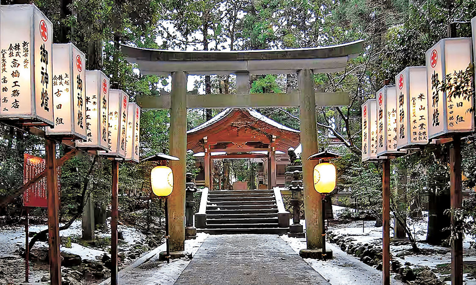 ■冬天的彌彥神社靈氣逼人。