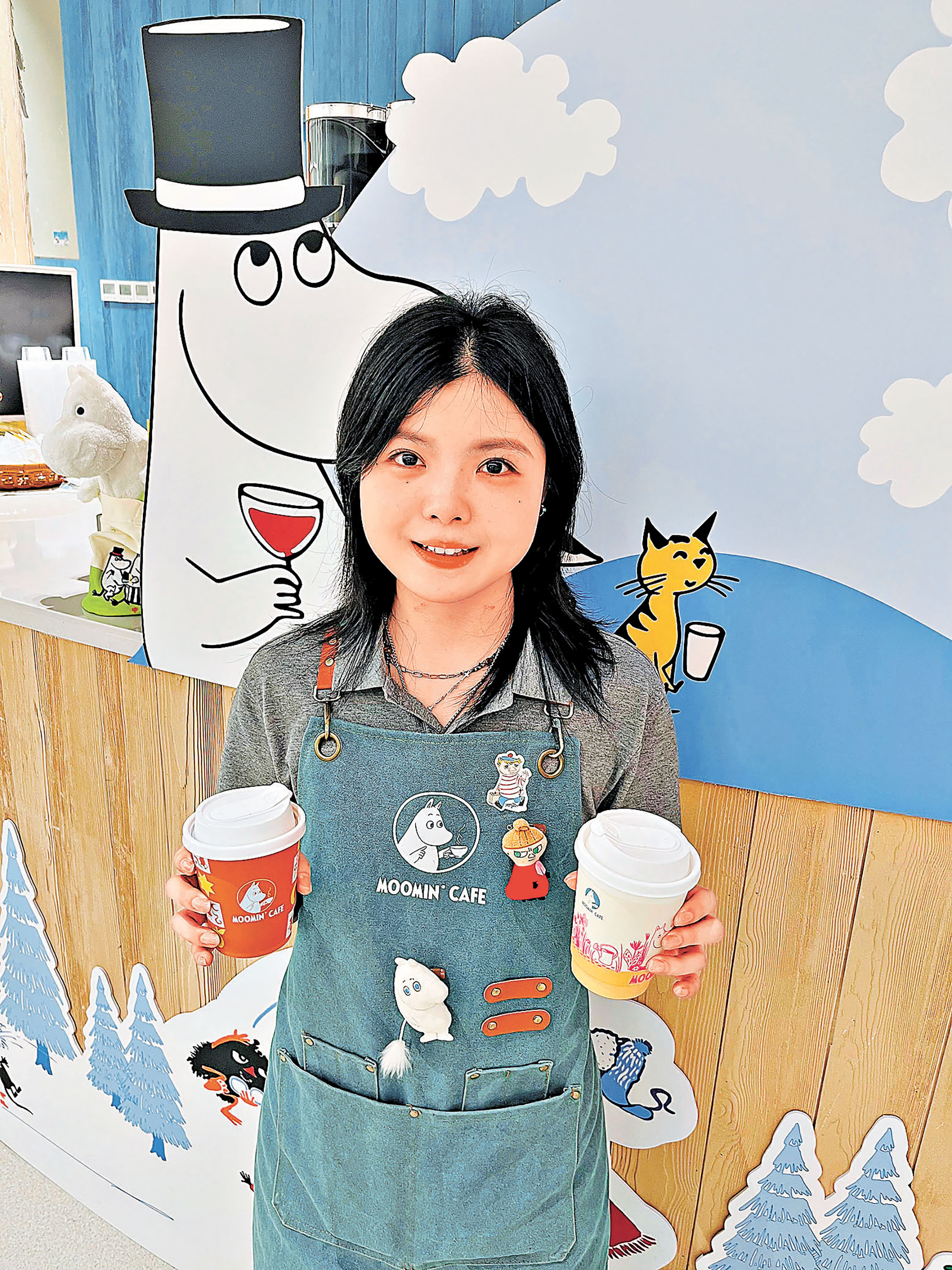 ■店員手持的美式咖啡(左)口感細膩,Latte亦柔順絲滑。