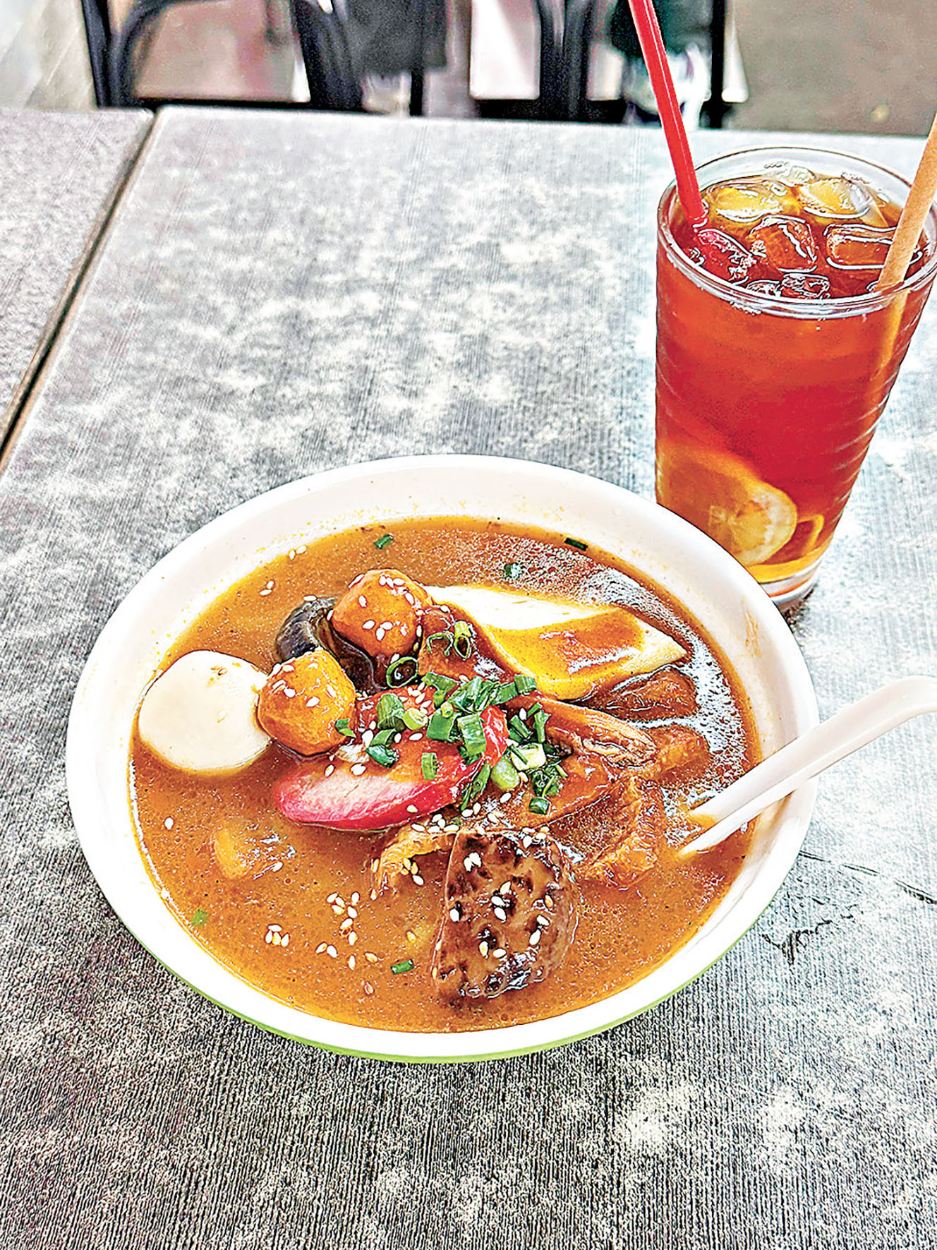 ■民益的八寶麵配料豐富。