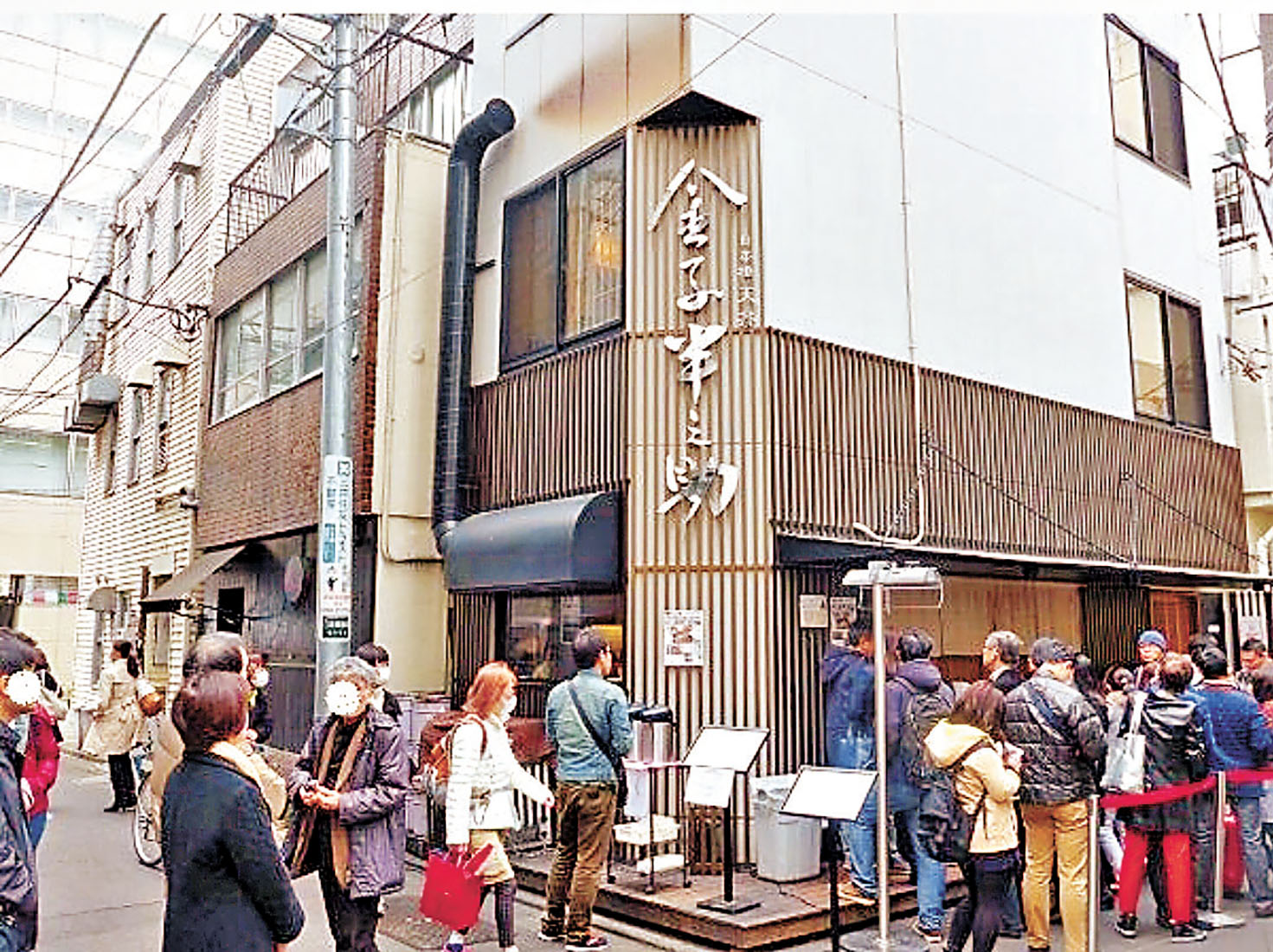 ■天婦羅丼排隊名店「金子半之助」。