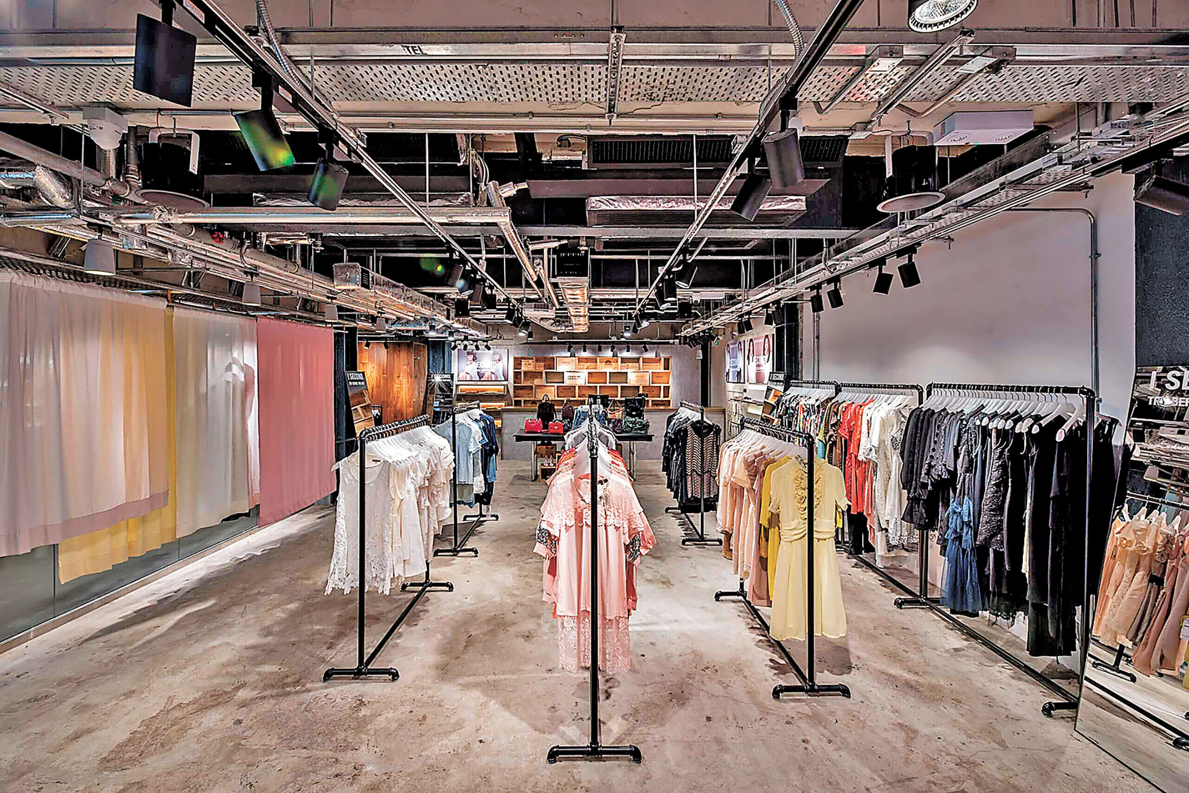 ■店舖會篩選當季衣服作寄賣。