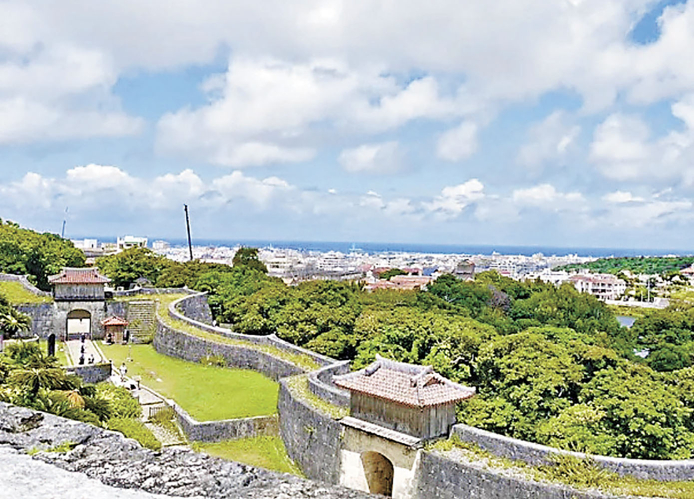 ■首里城城牆外遠處就是那霸小鎮。