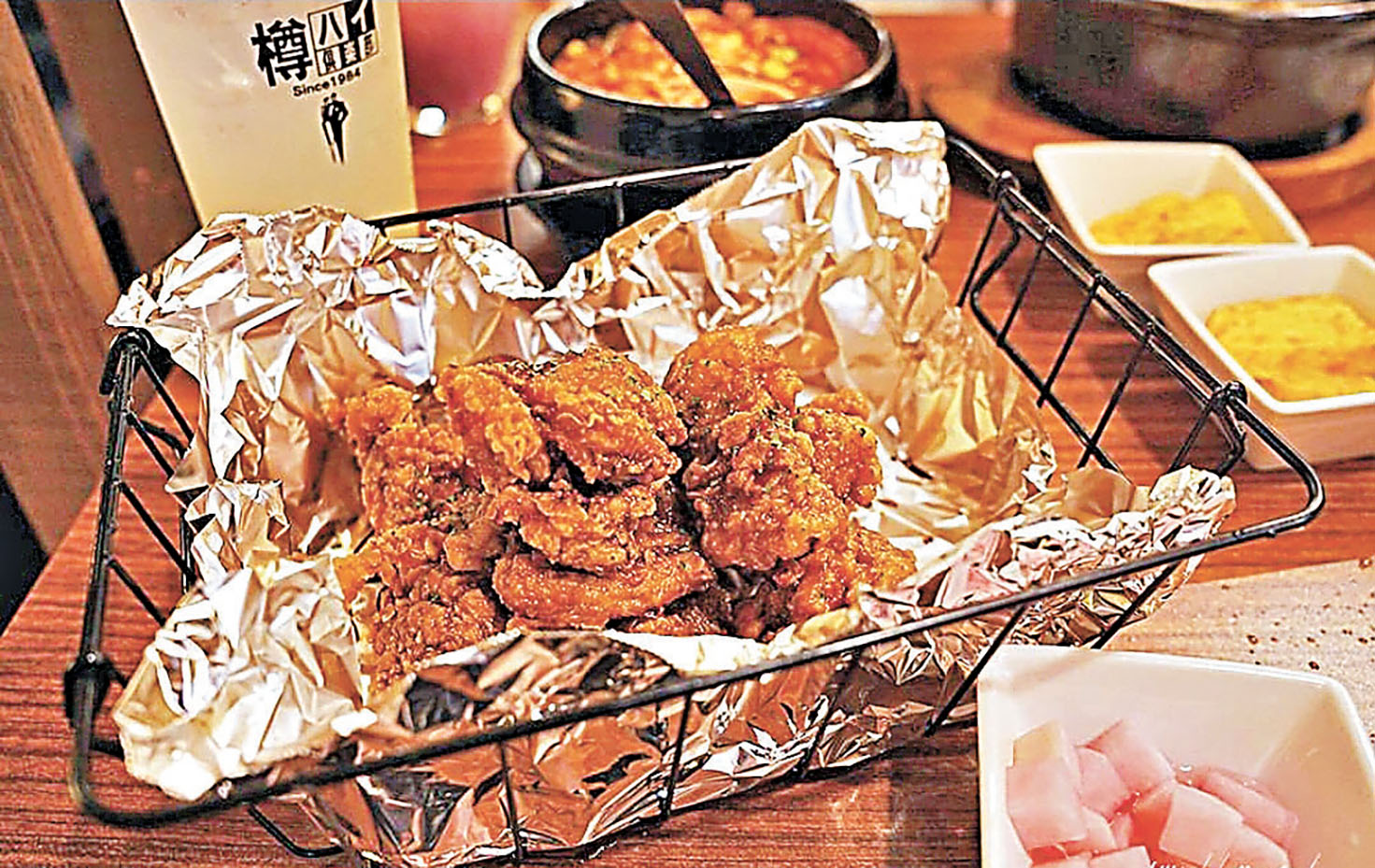 ■人生酒場的佐酒小食韓國炸雞。