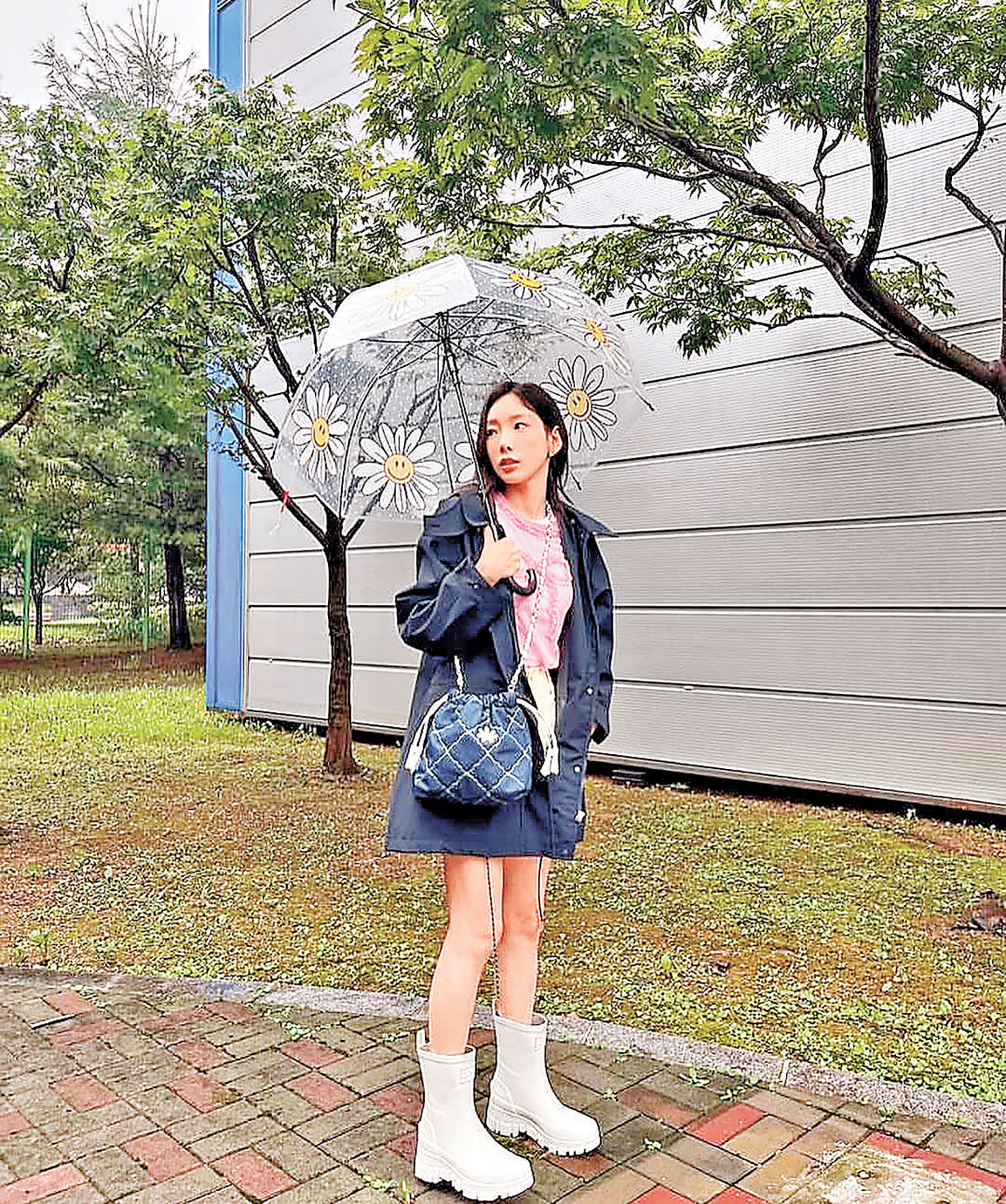 ■少女時代隊長太妍潮着Rockfish經典威靈頓靴。