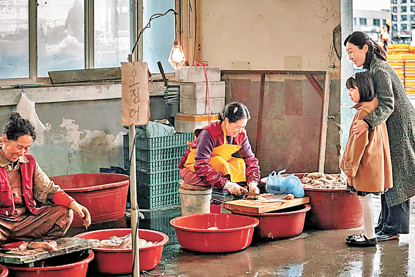 ■翰林水協委販場有新鮮打撈的銀帶魚等海產。