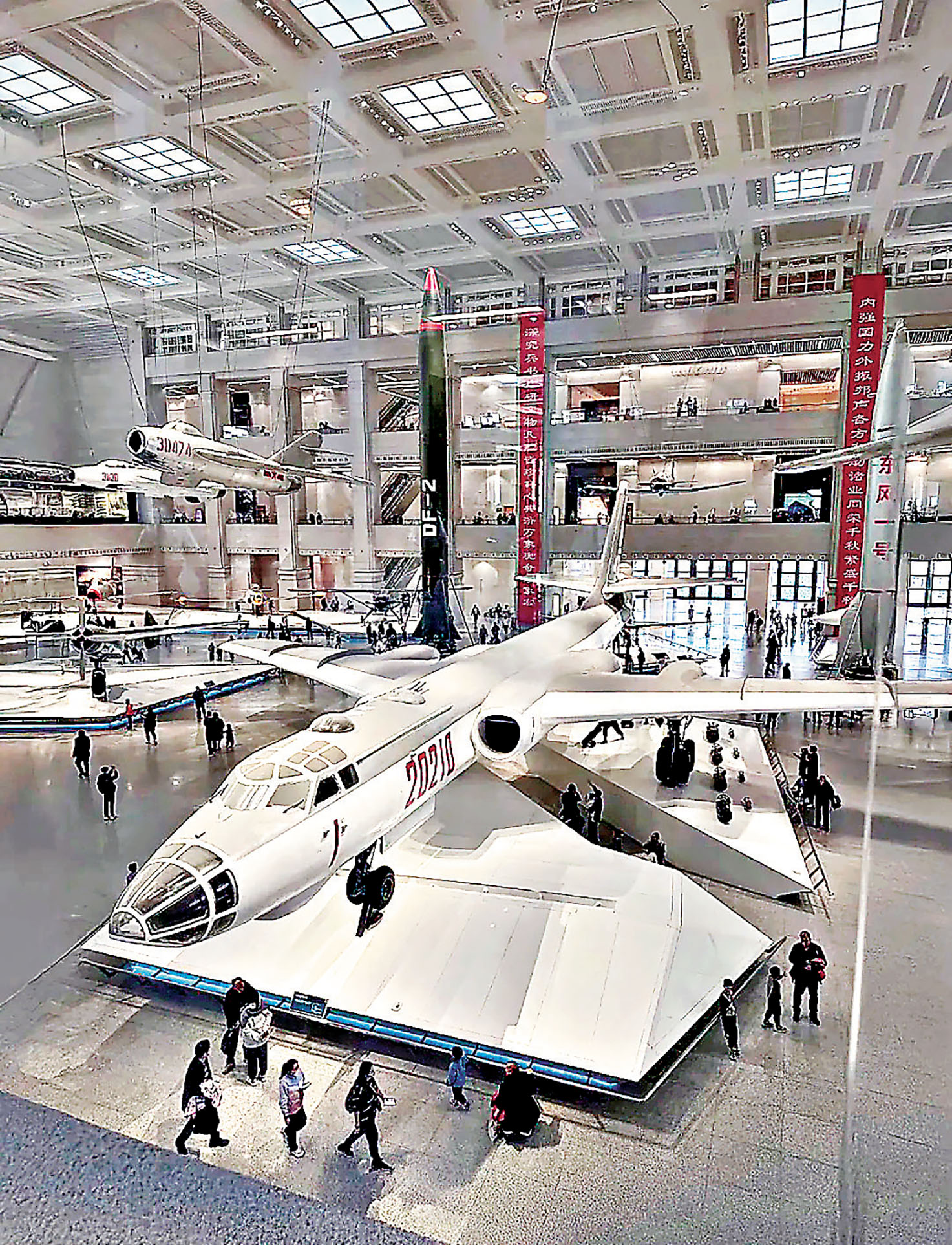■展列着的空軍戰機好壯觀。