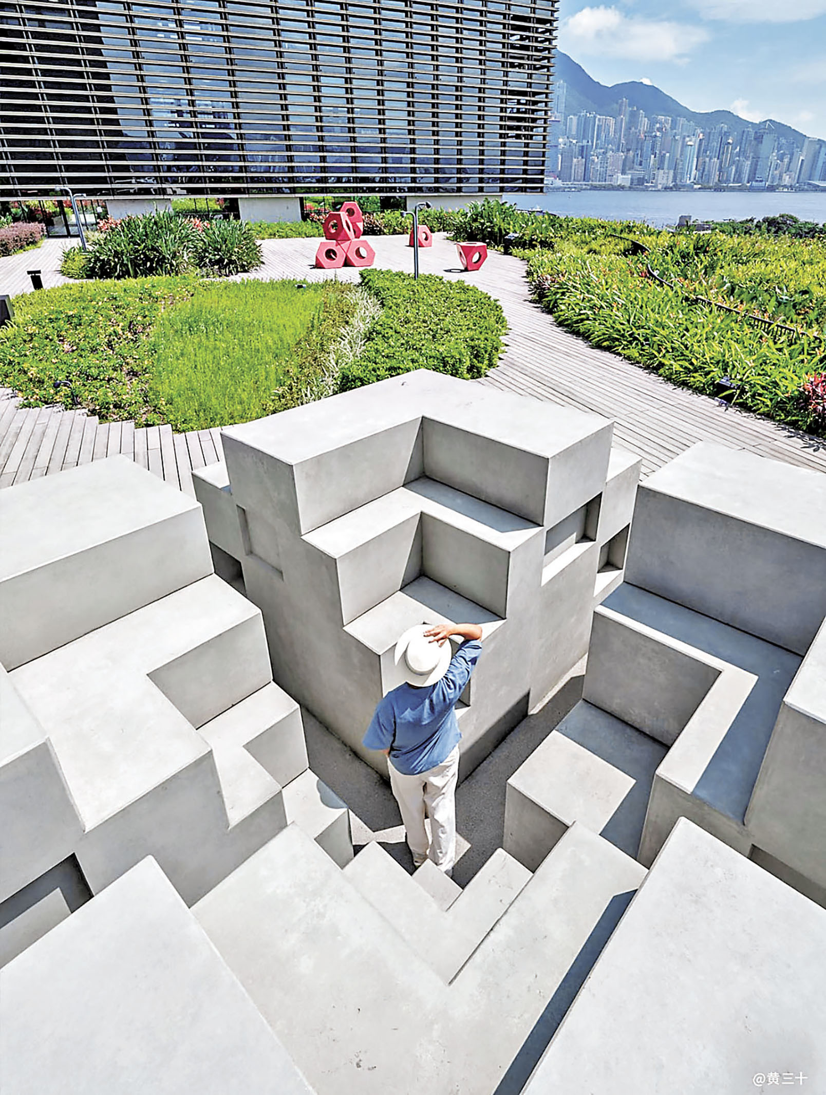 ■在《遊玩金字塔》拍出禪意照片。