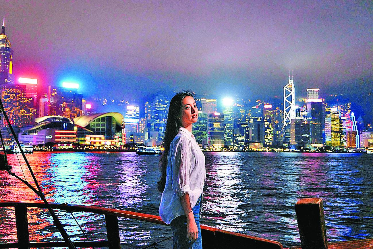 ■欣賞維港夜景。