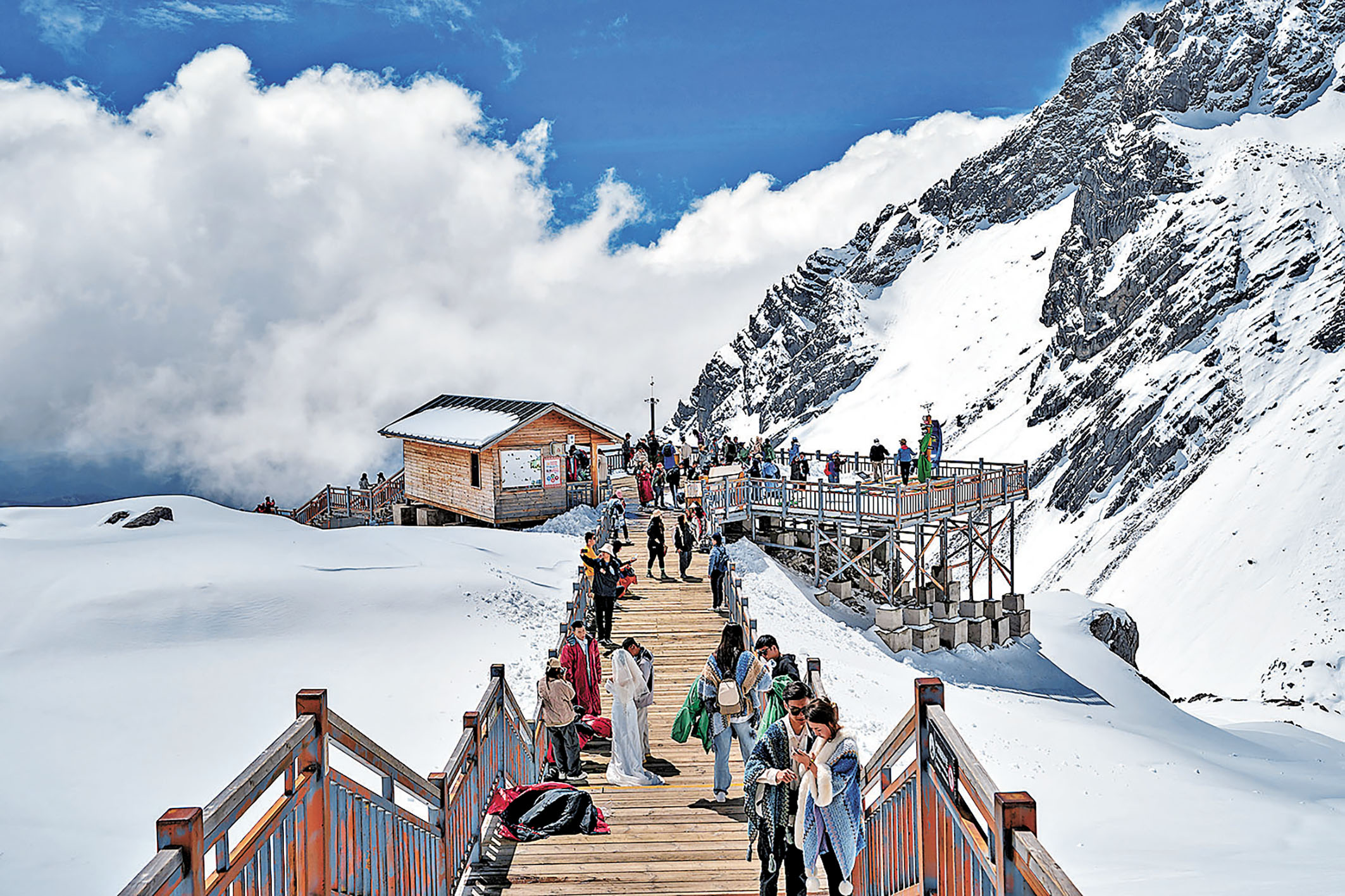 ■玉龍雪山景區是經典旅遊路線,吸引不少遊客朝聖。