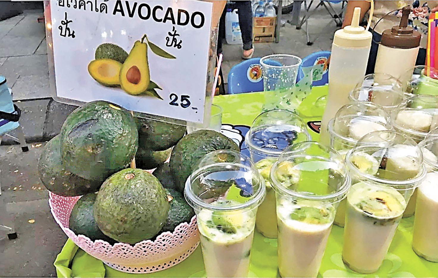 ■步行街暢銷的牛油果特飲。