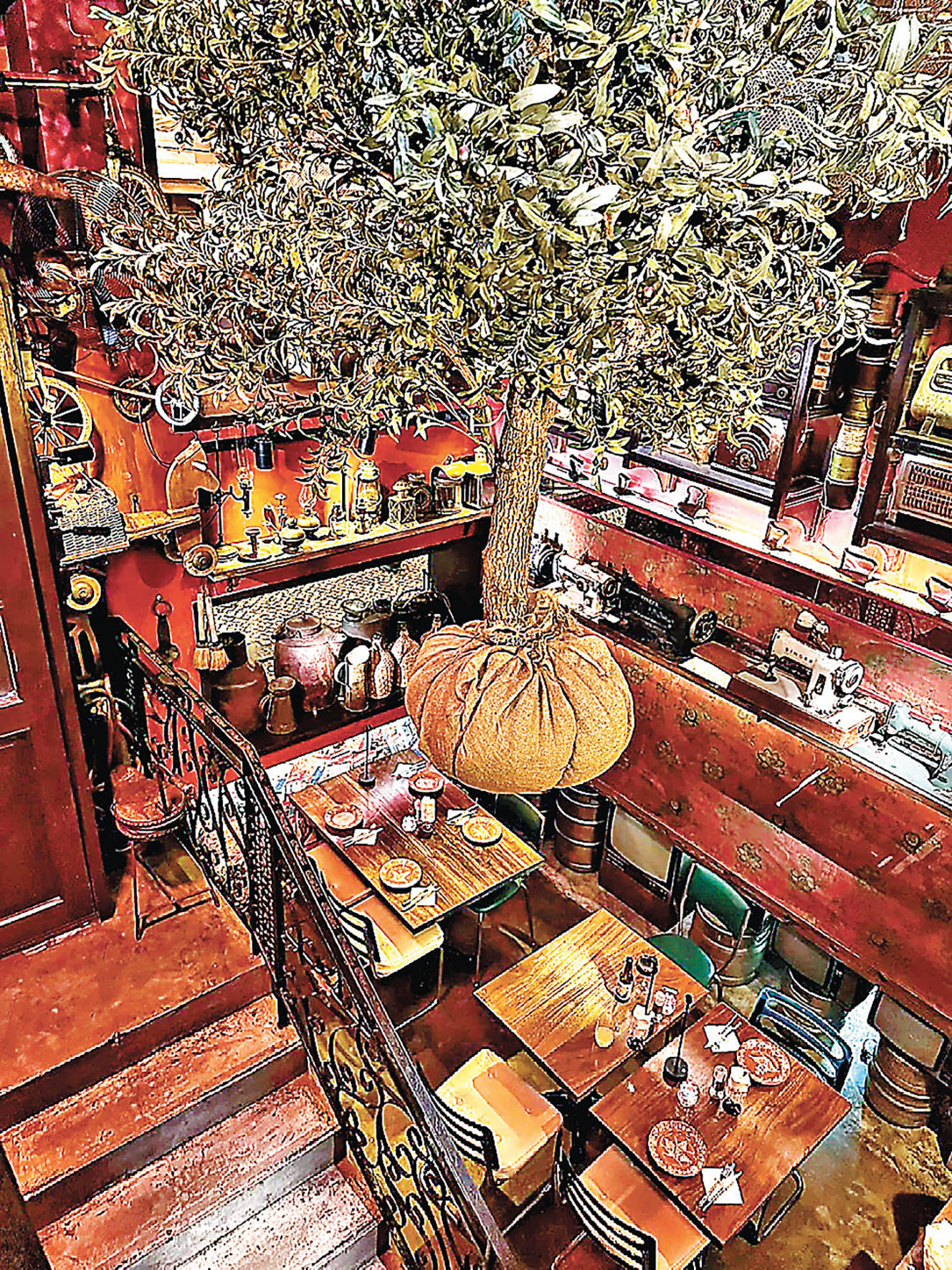 ■店內擺着許多古董小物。