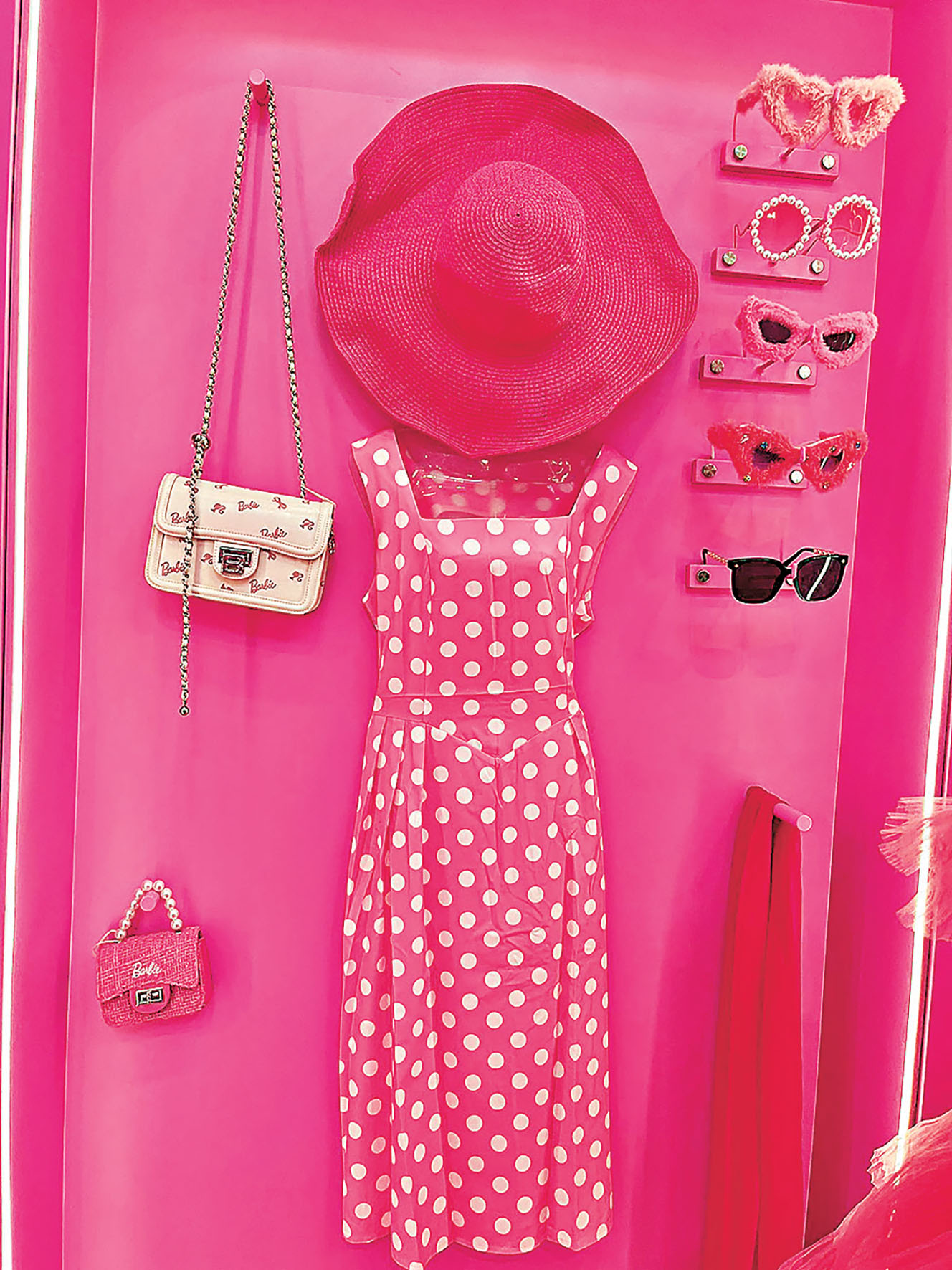 ■粉紅色波波裙是Barbie控的最美打卡背景。