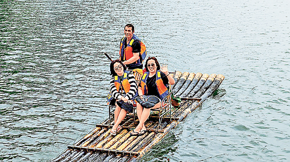 ■竹筏漂流十分寫意。 縱橫遊官網圖片