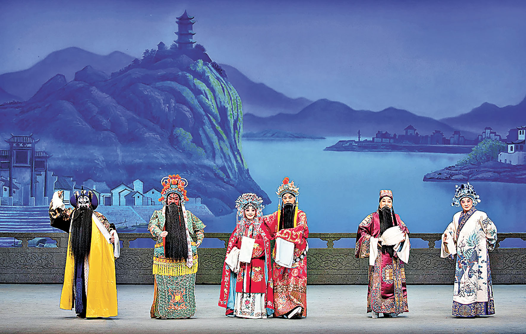 ■《回荊州》唱唸做打並重。