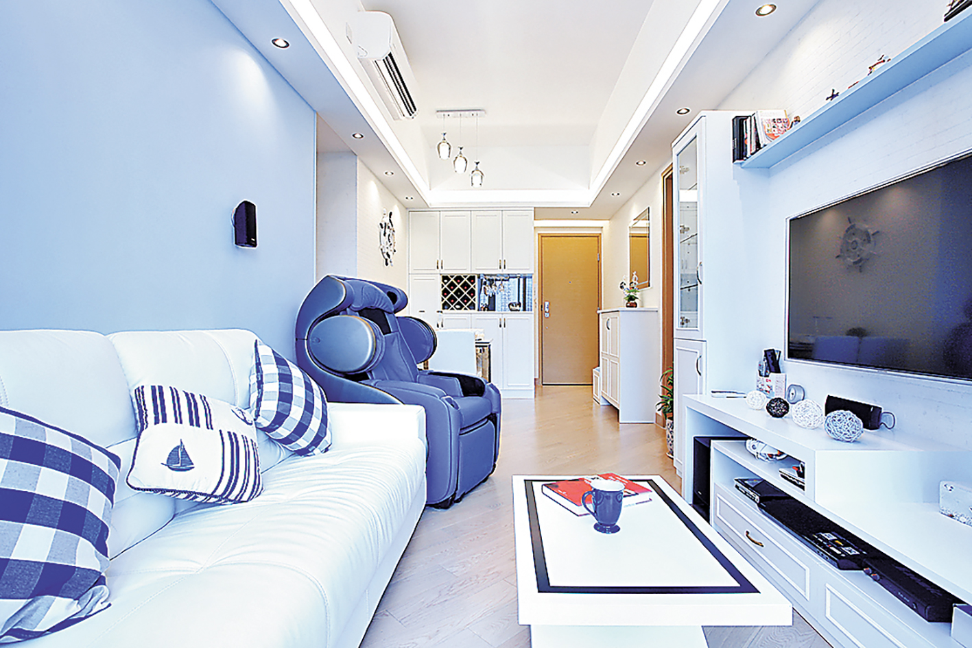 ■大廳色調藍與白分庭抗禮。