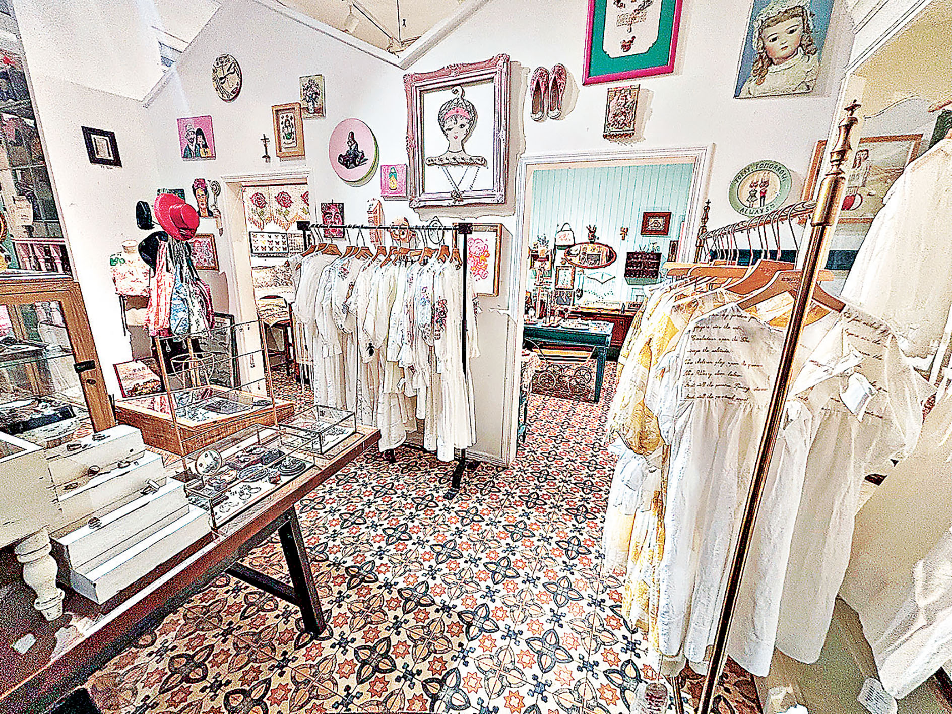 ■店內售賣的衣服都是孤品。