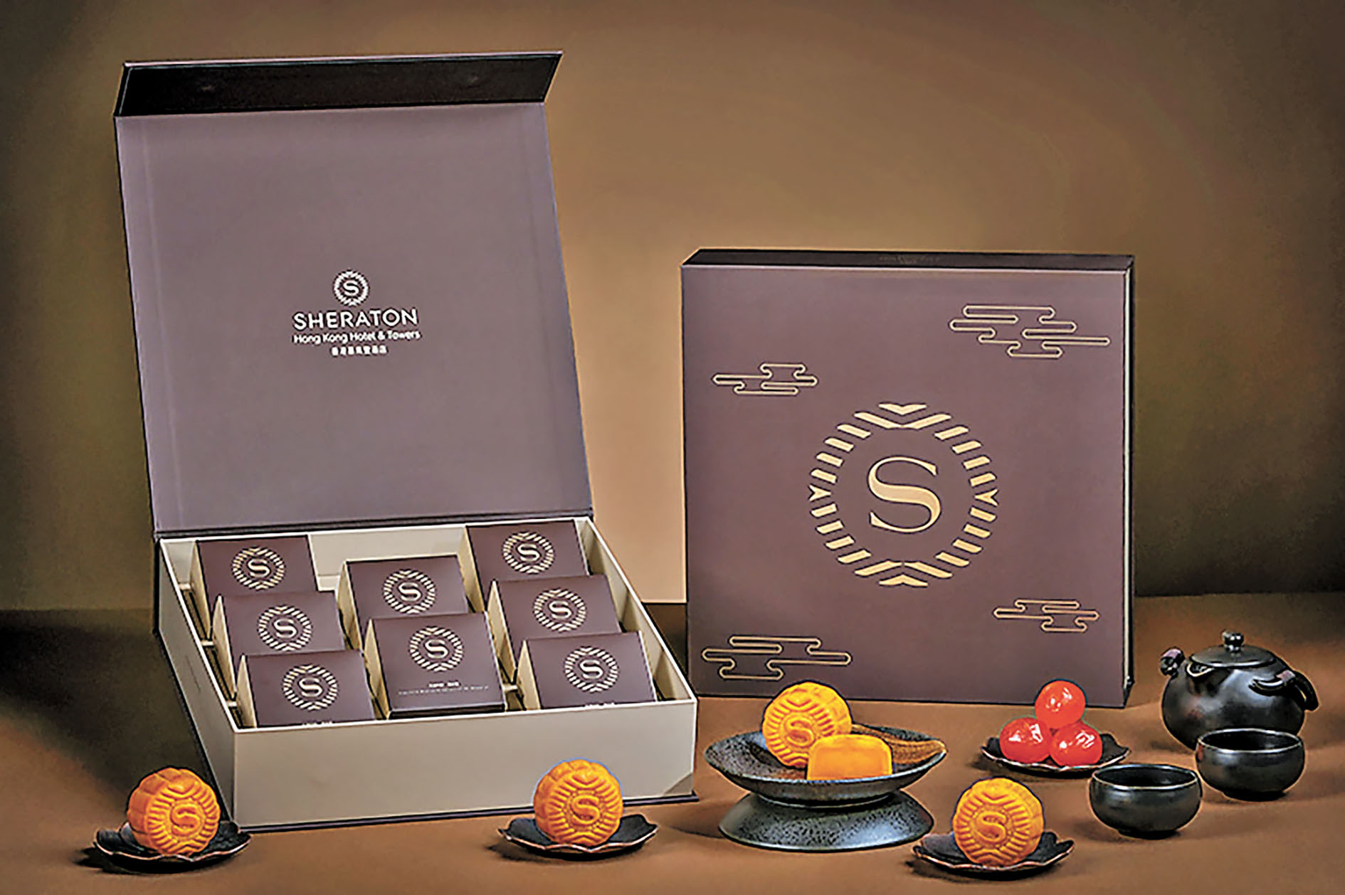 ■古銅金的內盒，營造出高雅的質感。