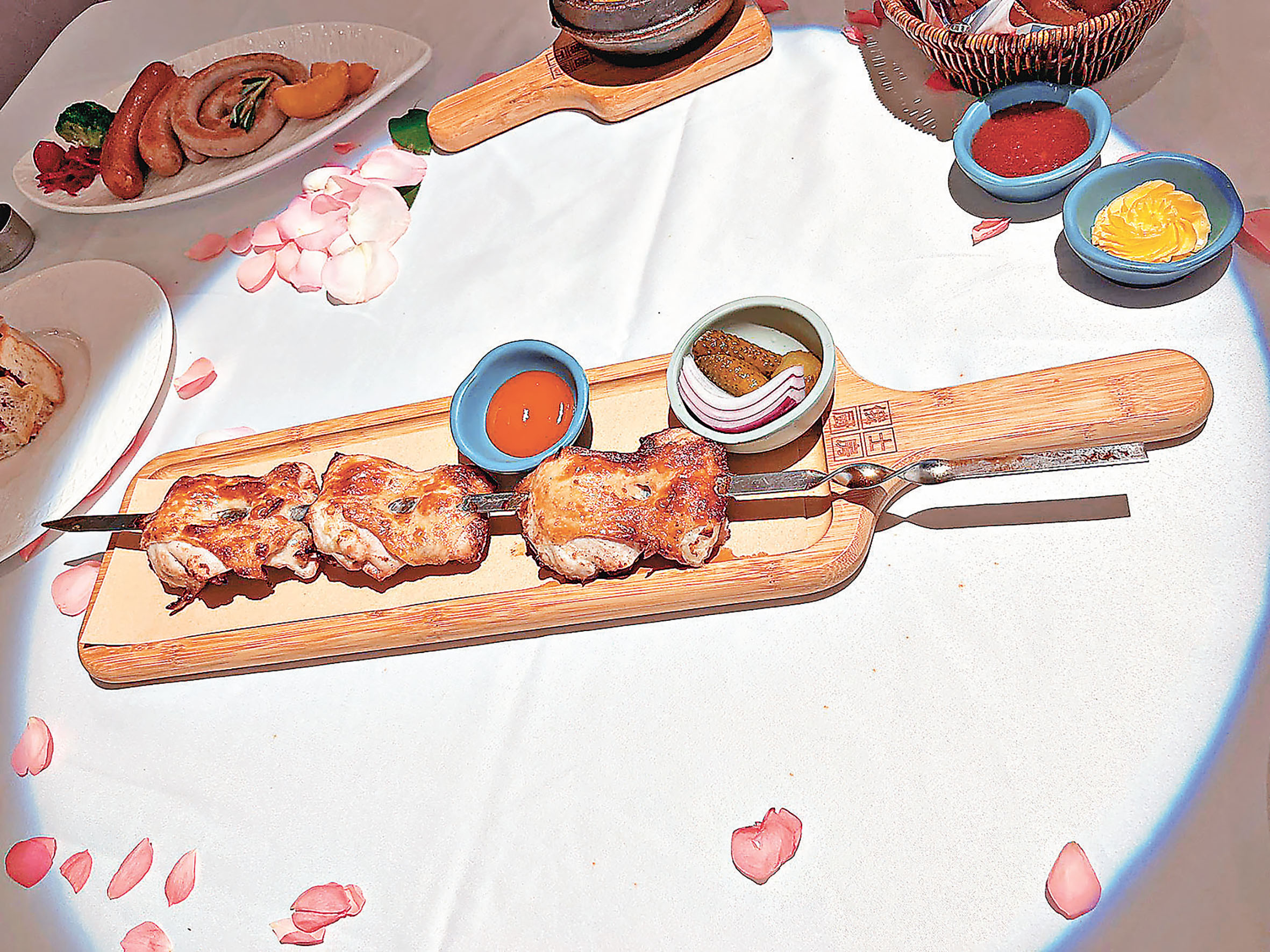 ■鎮店名物雞肉串屬珍寶級size，足夠幾個人享用。